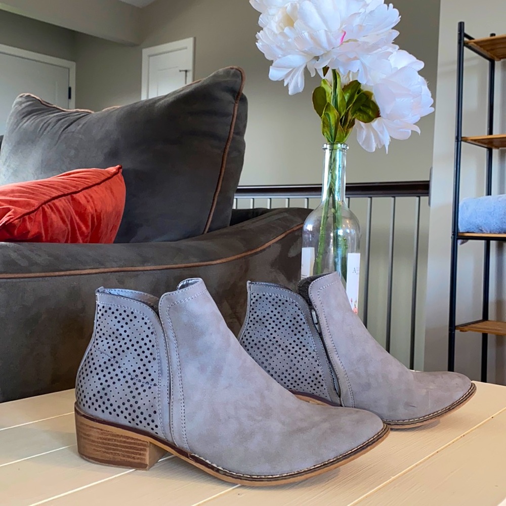 Gently used Madden Girl ankle boots!
